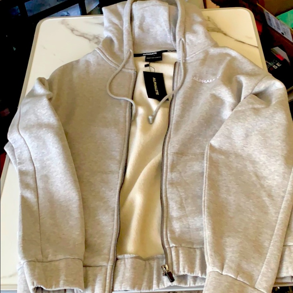 Brand new alphalete